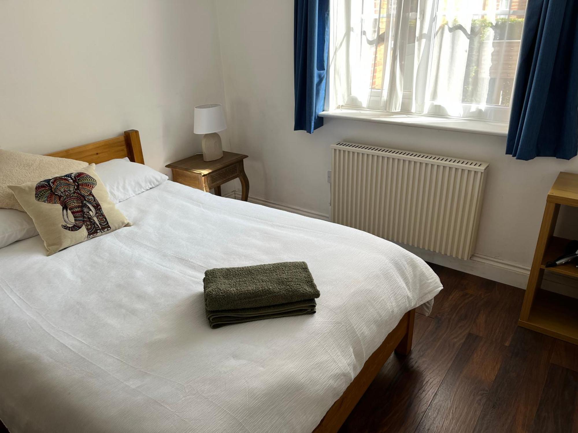 Comfortable Two Bedroom Modern Apartment Londen Buitenkant foto