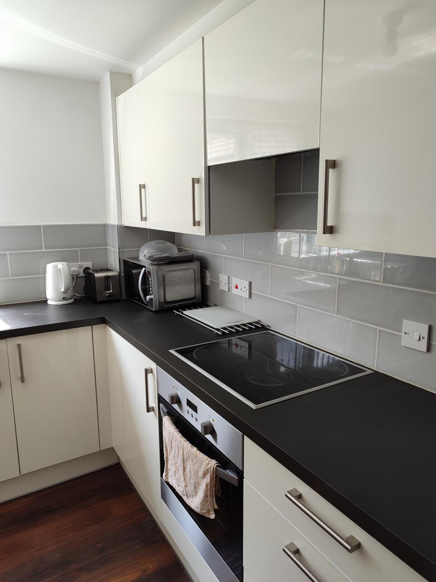 Comfortable Two Bedroom Modern Apartment Londen Buitenkant foto